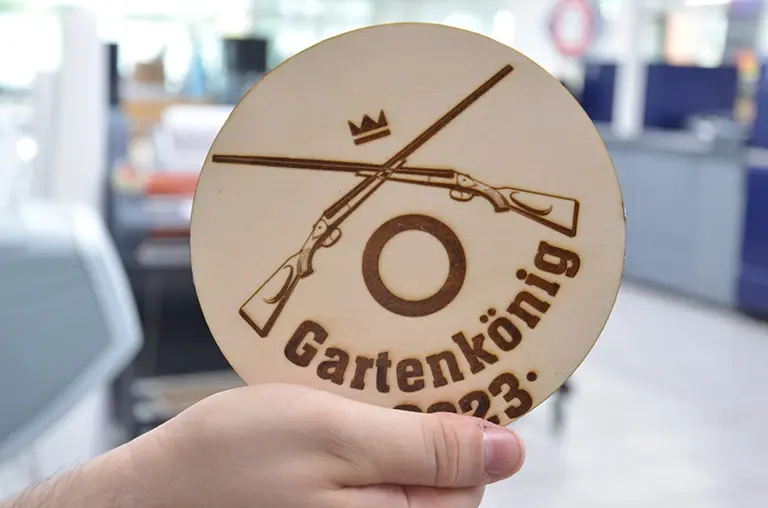 Mit unserem Gravurlaser können versch. Holzarten individualisiert werden.