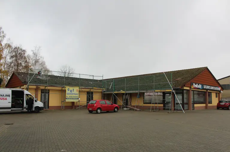 Installation der Solaranlage auf dem Dach der ProExakt-Druckerei