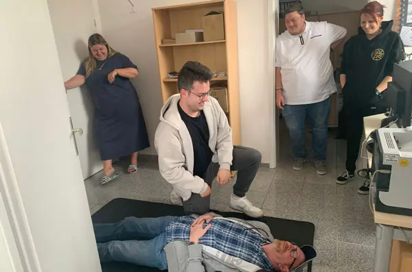 ProExakt, Blog, Erste-Hilfe-Kurs, Erste Hilfe, Auffrischung, Team, Leben retten, praktische Übung, Reanimation