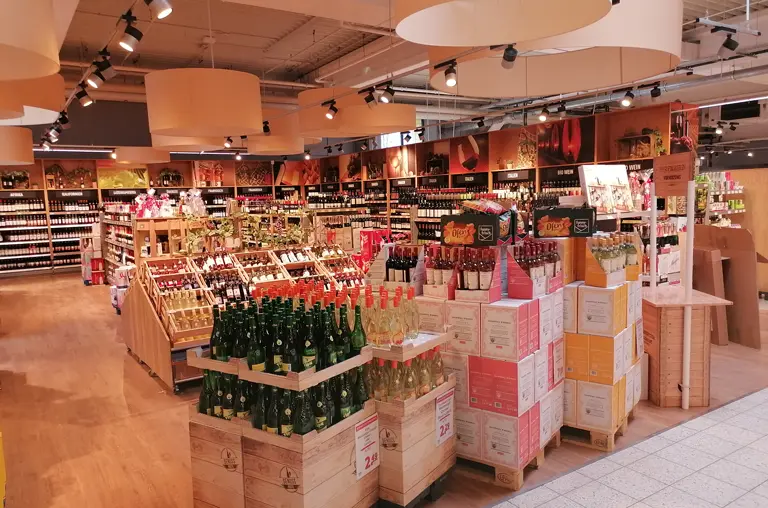 Wein- und Spirituosenabteilung im Marktkauf Prenzlau