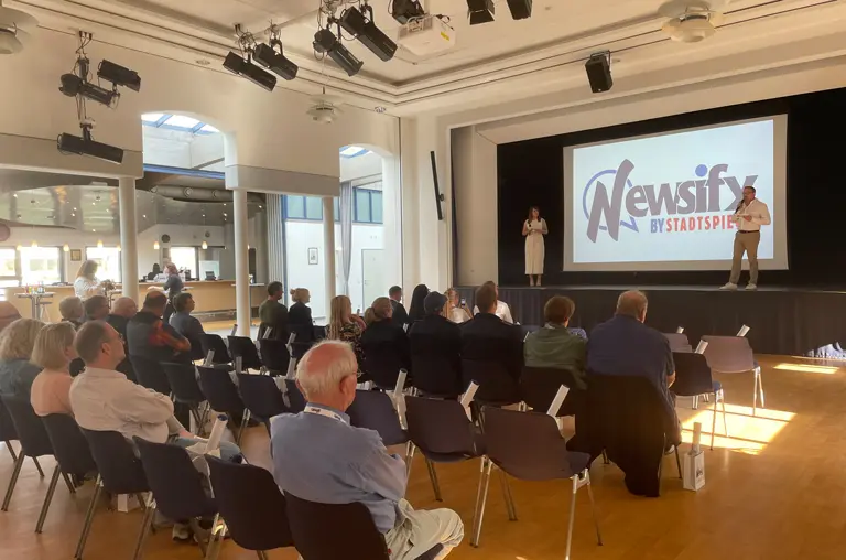 Gespannt lauschten die Gäste der Präsentation von Newsify_nds in der Eulenspiegelhalle