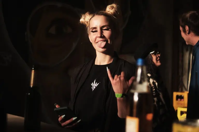 Jessica Schützte organisiert in ihrer Freizeit Techno-Partys im Harz