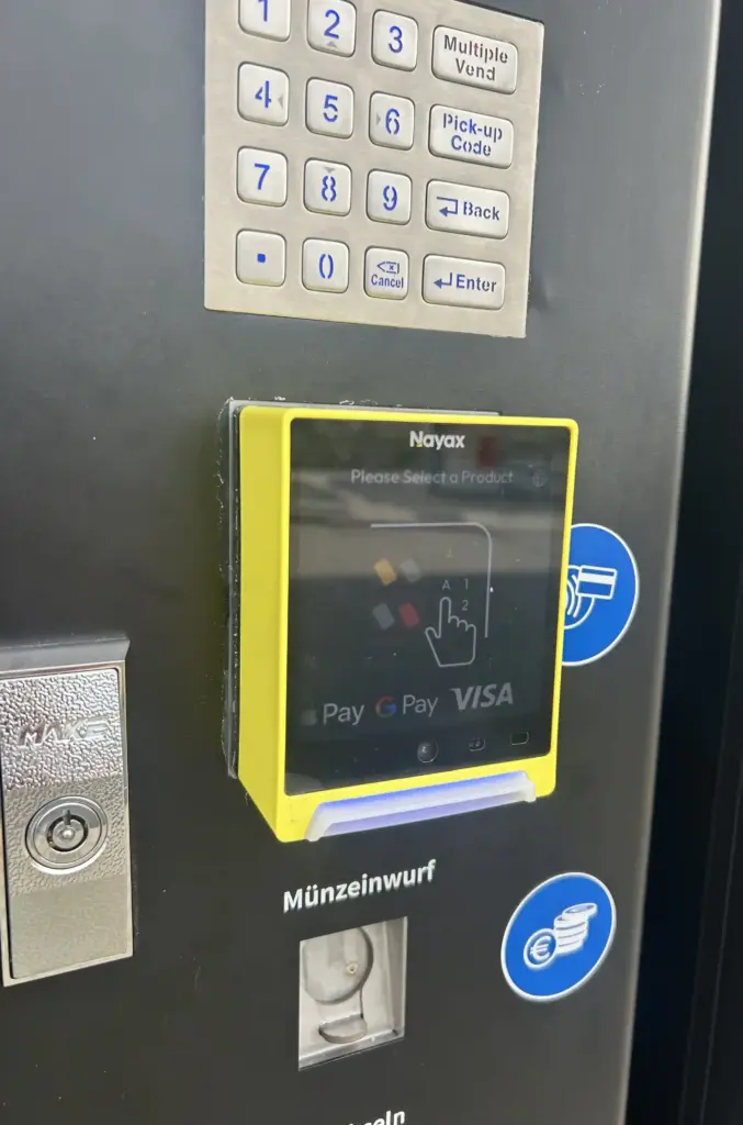 Das Bezahlterminal kann QR-Codes ausgeben, welche Kunden mit dem Handy scannen und so über die Kreditkarte im Smartphone, mit PayPal wie auch Google- und Apple-Pay zahlen können